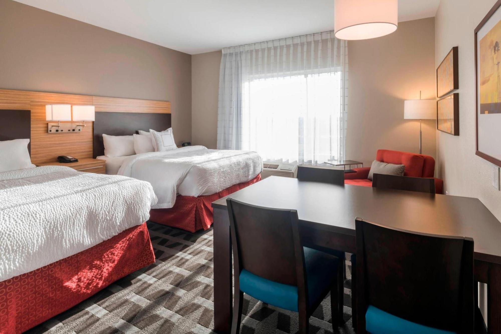 Towneplace Suites By Marriott Hays Exterior foto
