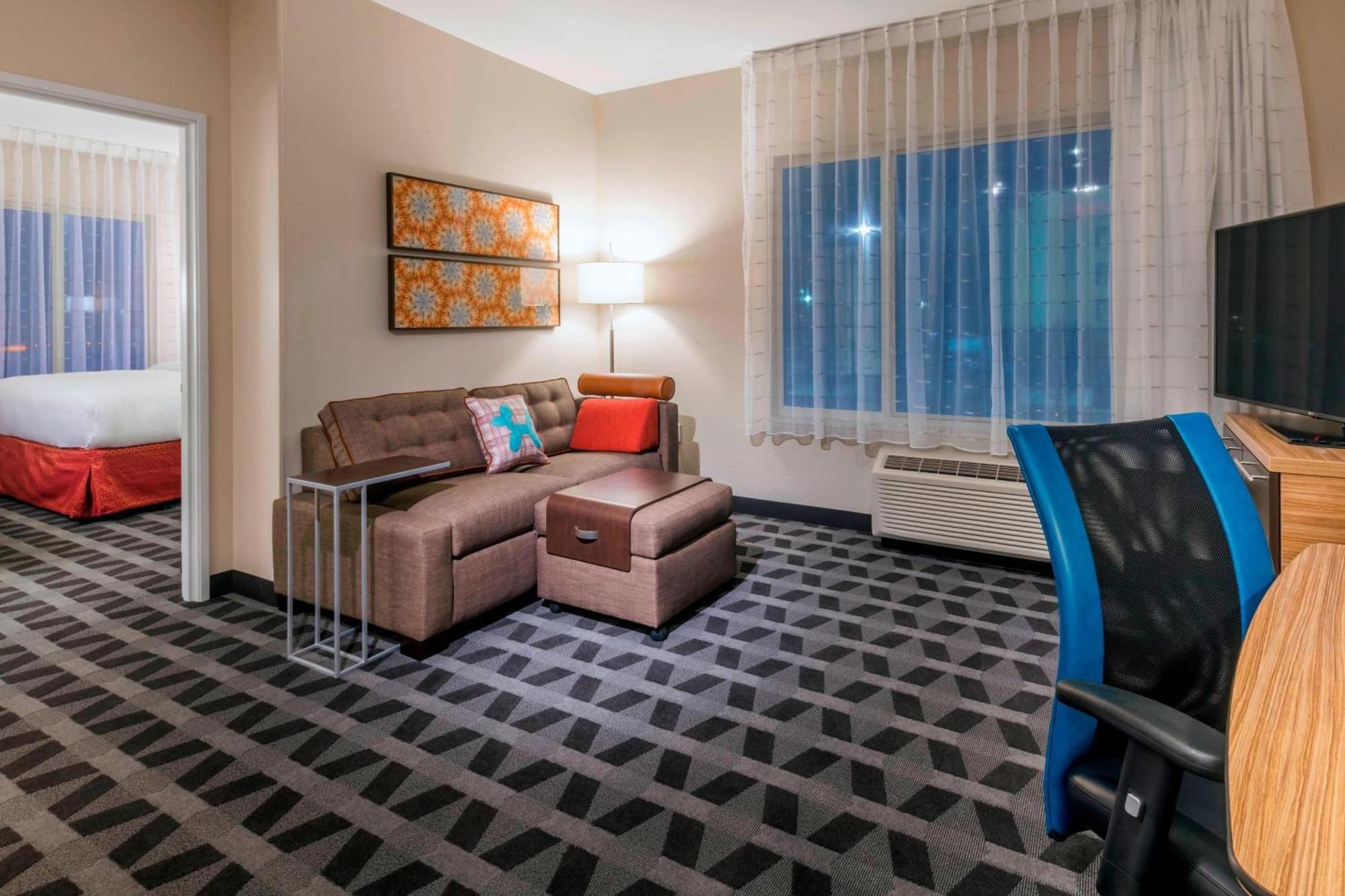 Towneplace Suites By Marriott Hays Exterior foto
