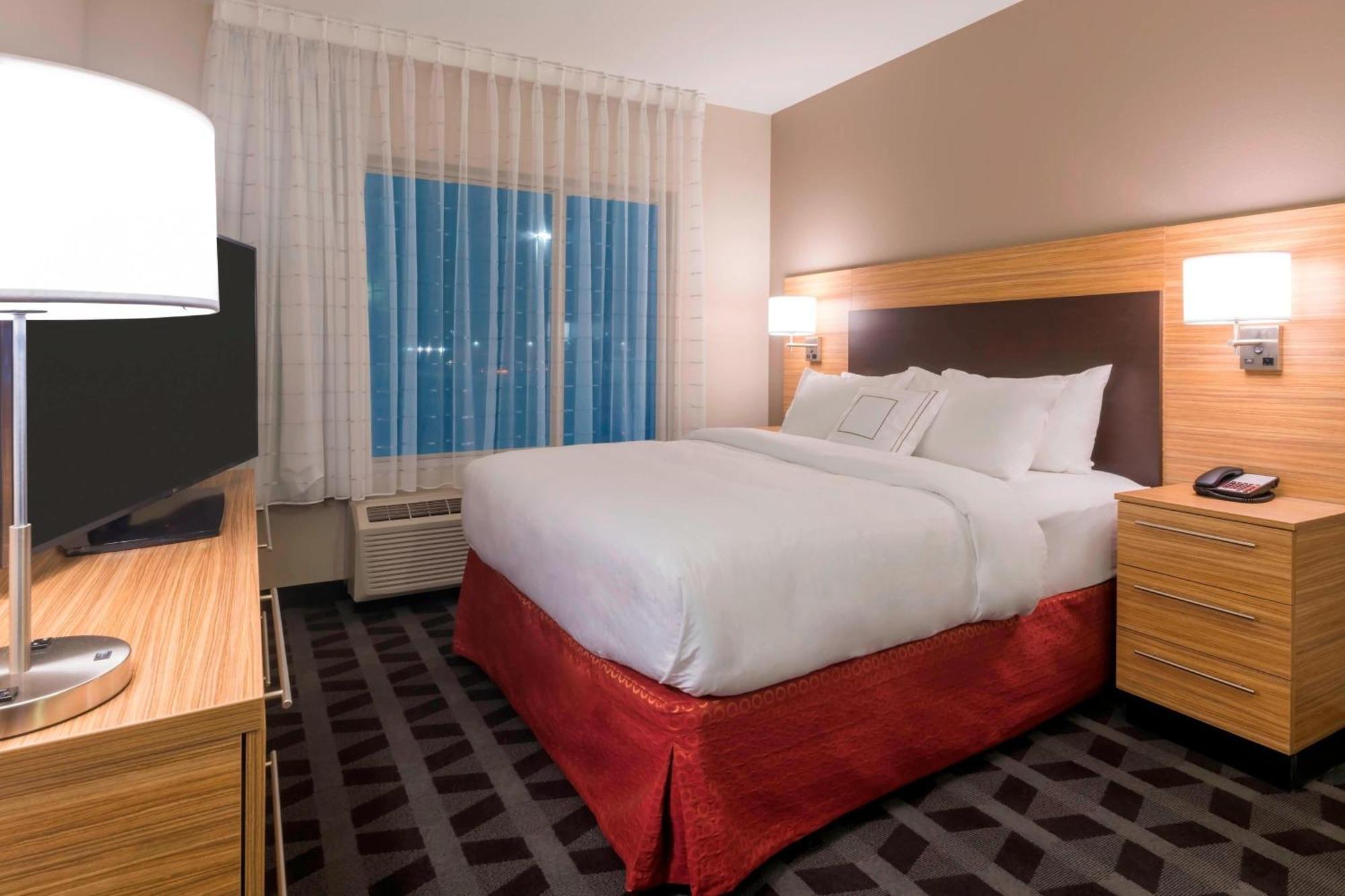 Towneplace Suites By Marriott Hays Exterior foto